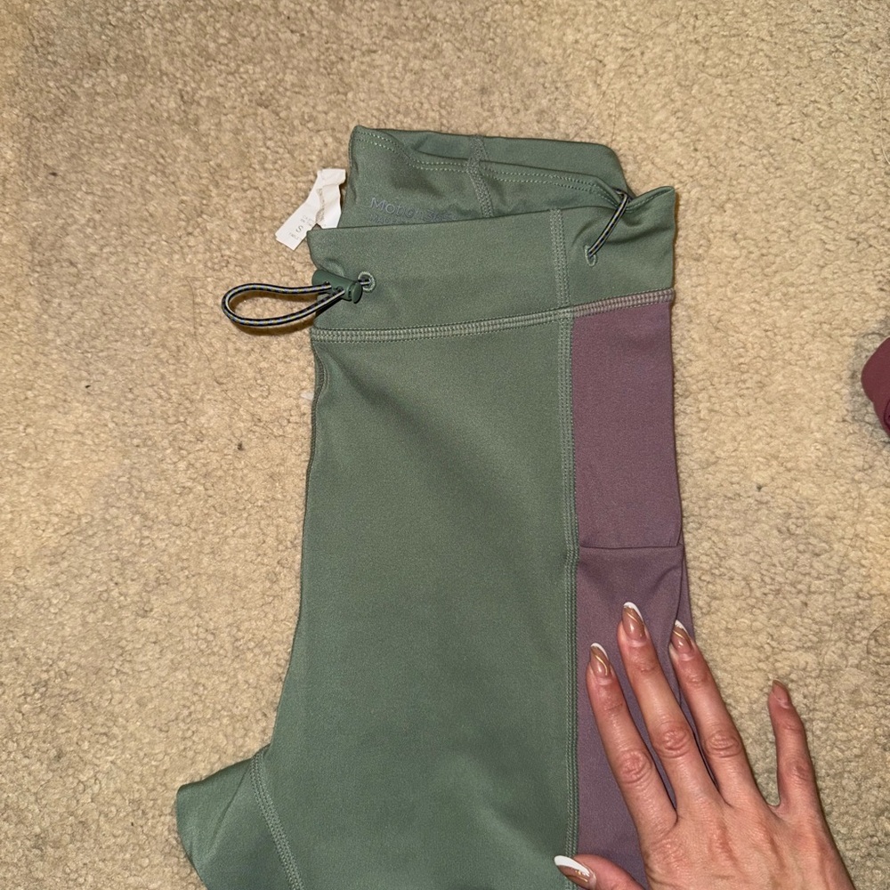 Workout clothing bundle - Picture 4 of 6